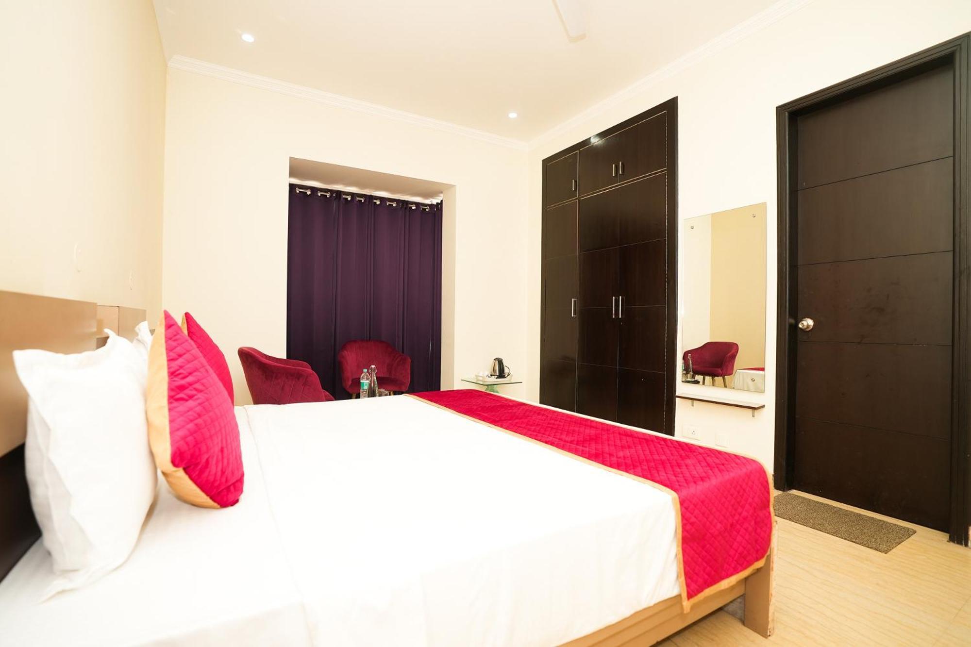 גורגאון Hotel A.P Residency מראה חיצוני תמונה